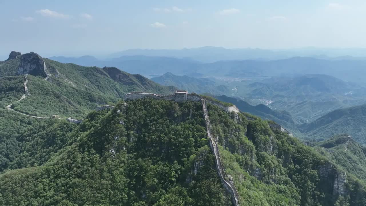 夏季航拍箭扣长城视频素材