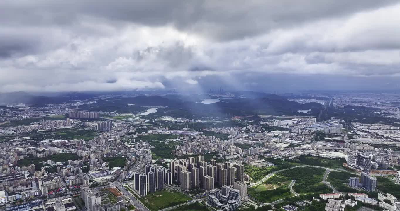 东莞松山湖积雨云丁达尔效应航拍视频素材