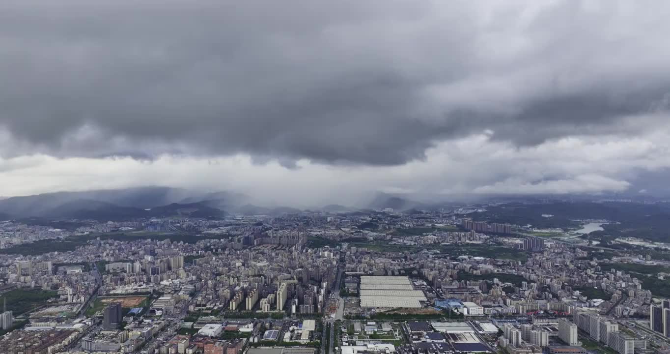 东莞松山湖积雨云航拍视频素材