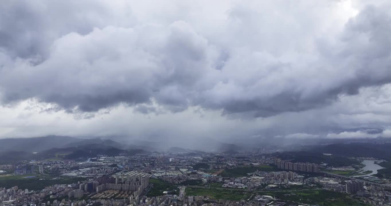 东莞松山湖积雨云航拍视频素材