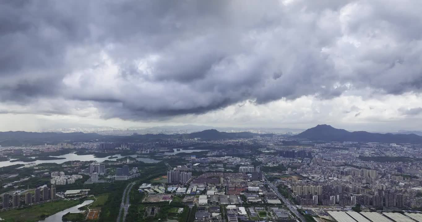 东莞松山湖积雨云航拍视频素材