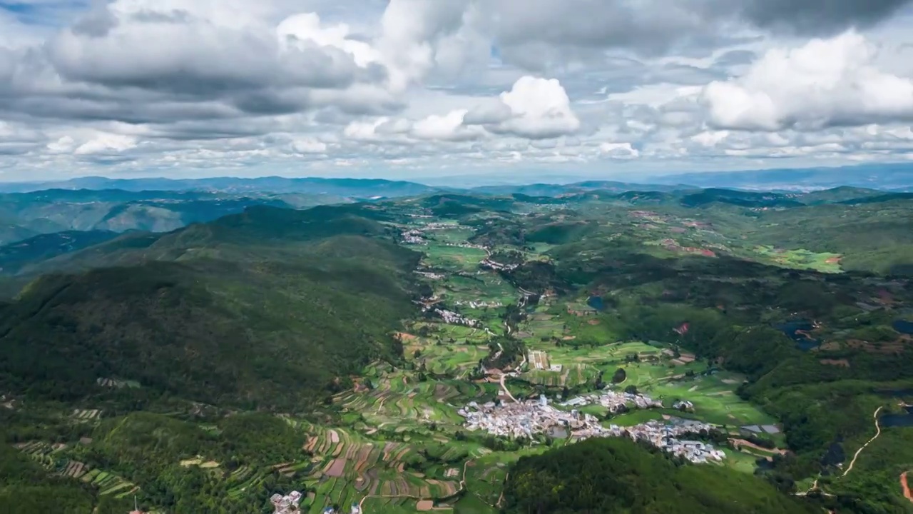 云南省红河州石屏县山区村落延时航拍视频素材