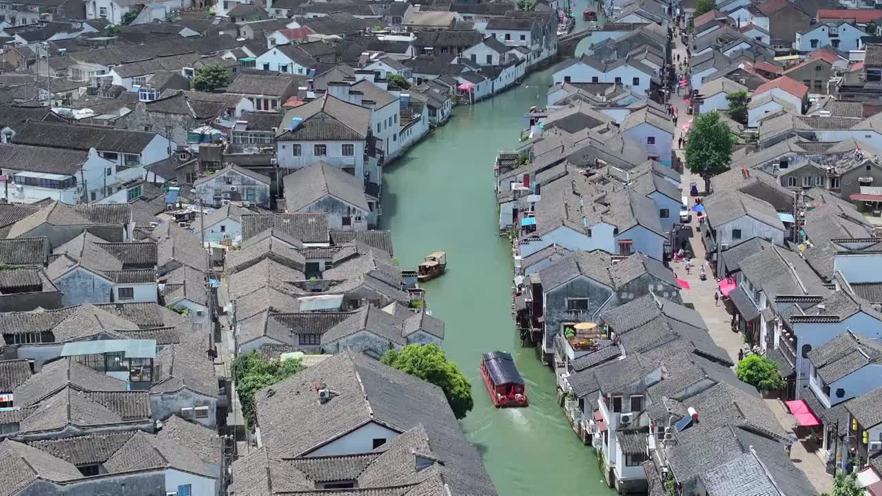 水晶天里的苏州山塘街，阊门与护城河视频素材