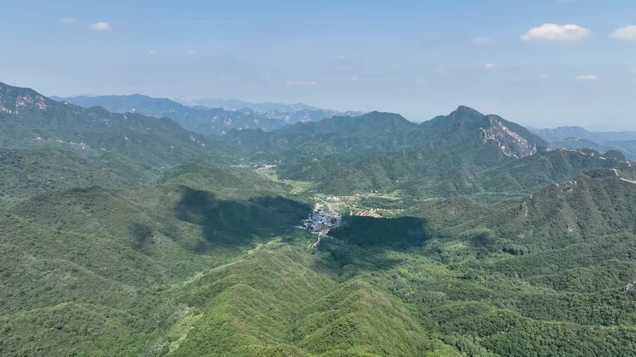 航拍箭扣长城西大墙夏季风光视频素材