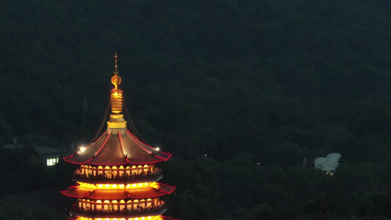 中国杭州西湖雷峰塔夜景视频素材