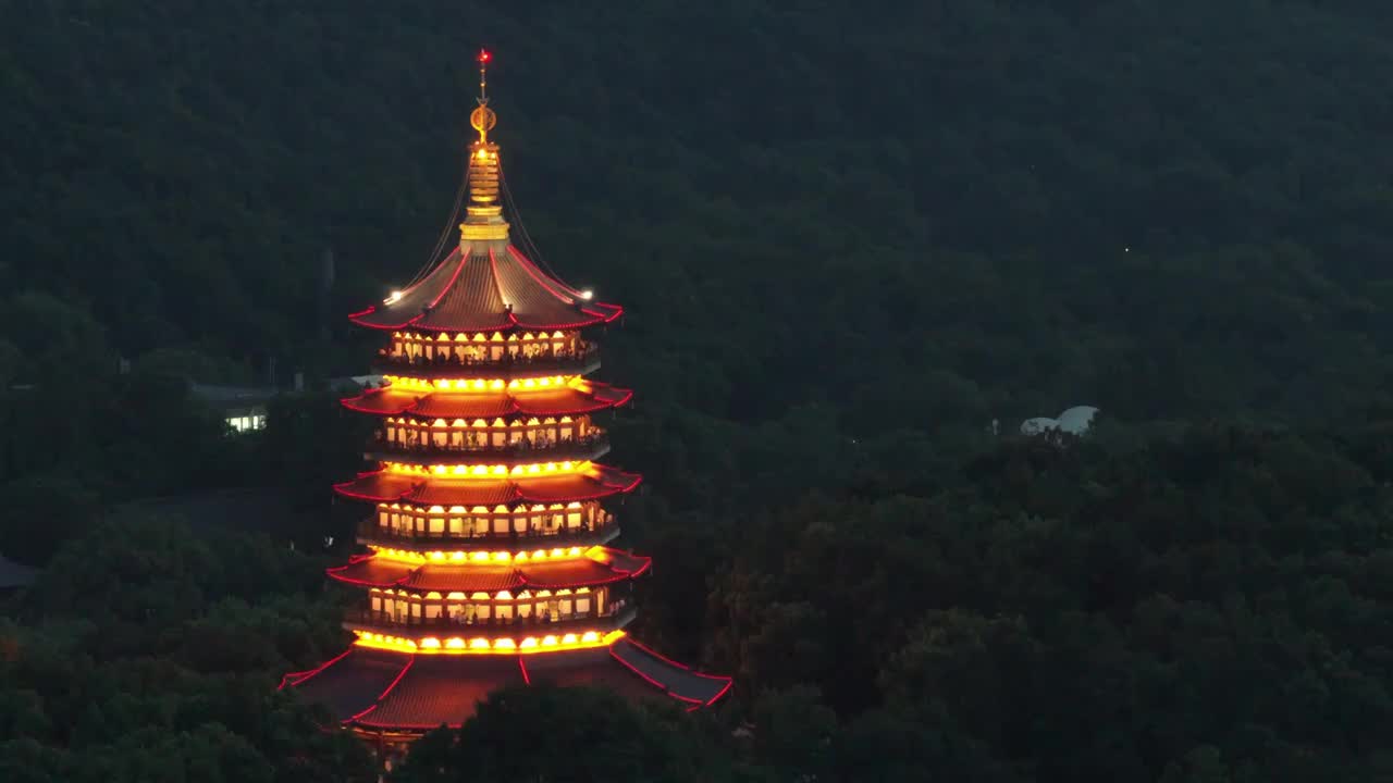 中国杭州西湖雷峰塔夜景视频素材