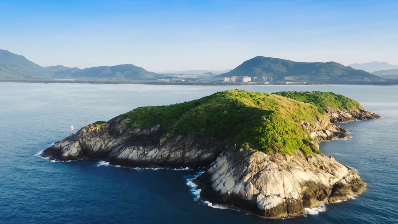 4K航拍万宁石梅湾浮潜地加井岛视频素材