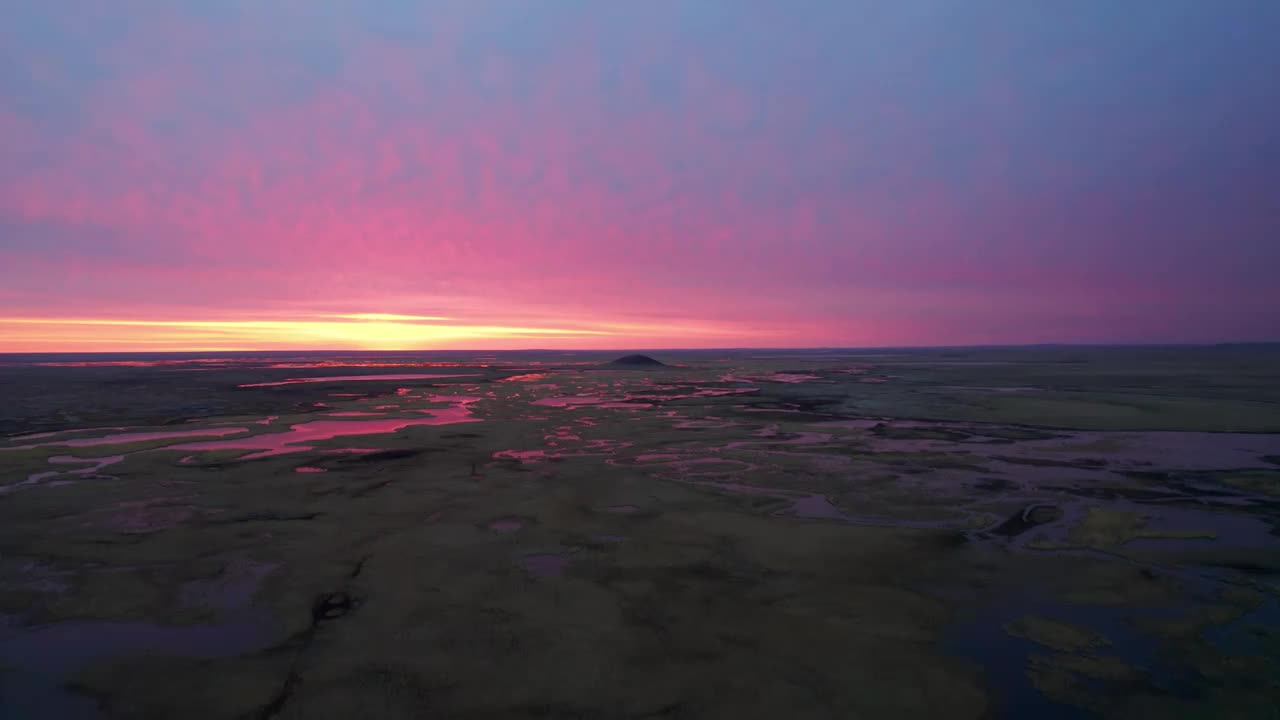 呼伦贝尔辉河湿地日出火烧云视频素材