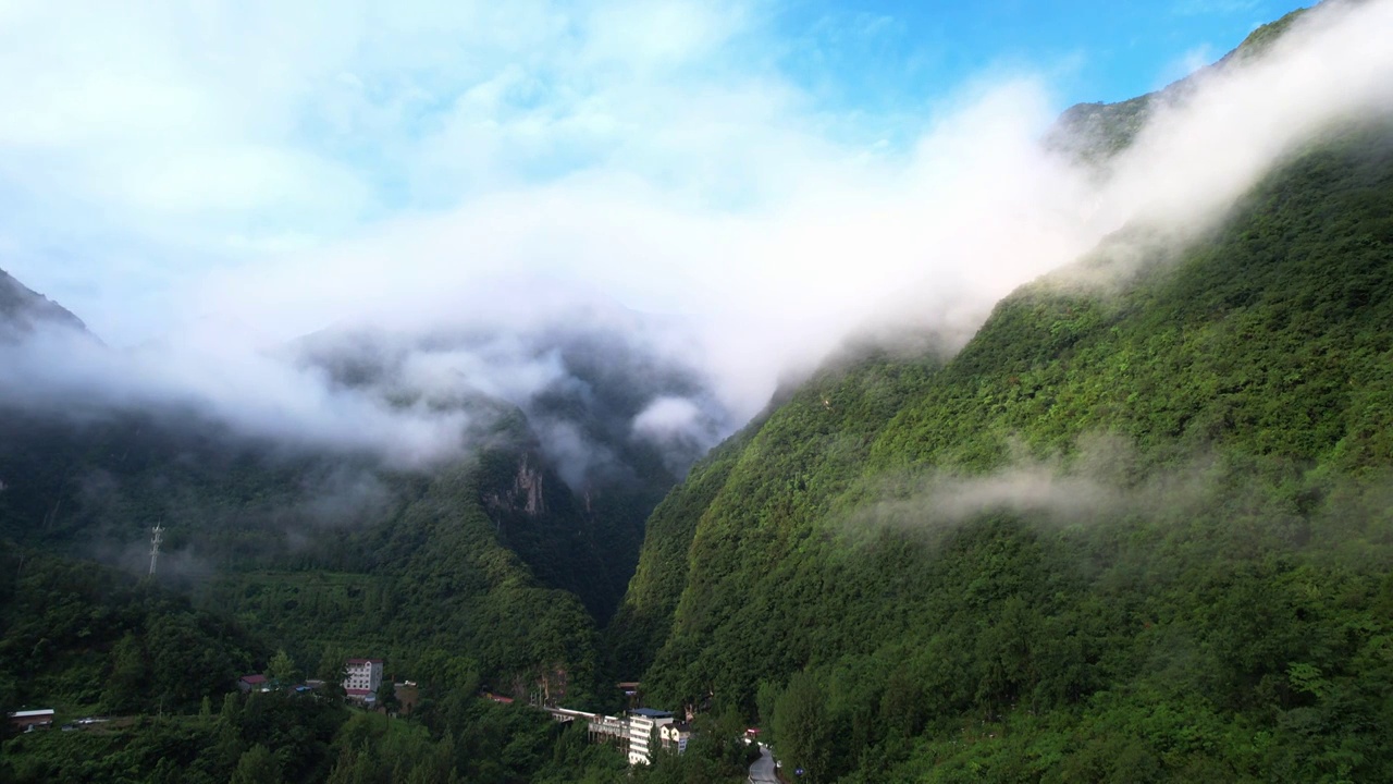 大山  蓝天  云雾 延时视频素材