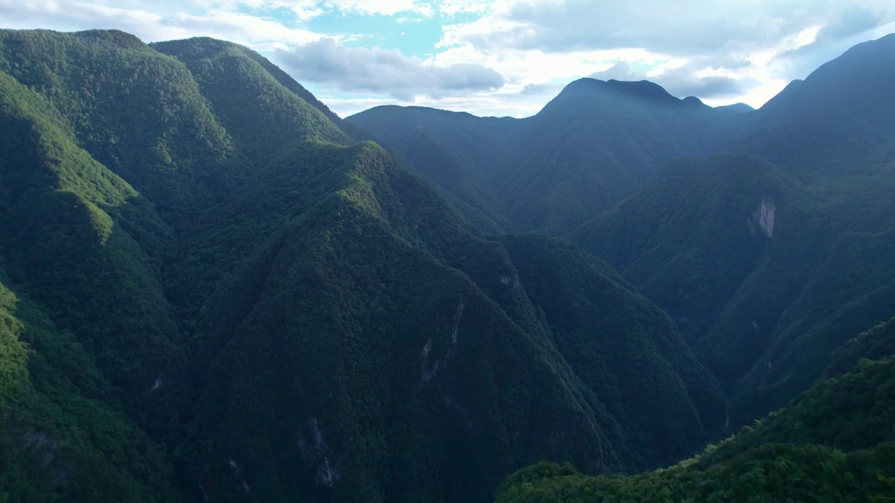 远山 风景 大山 山脉 天空 蓝天 喀斯特视频素材