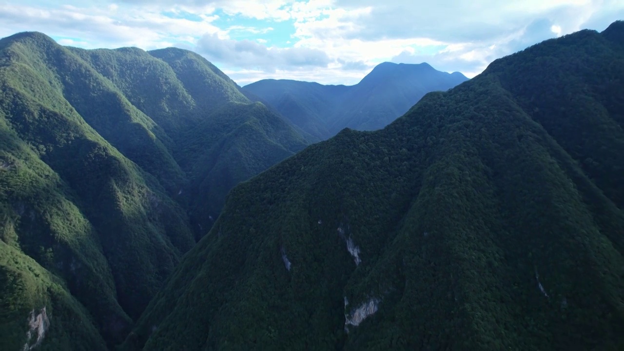 远山 风景 大山 山脉 天空 蓝天 喀斯特视频素材