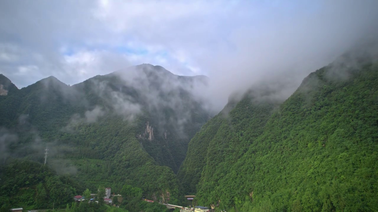 远山 风景 大山 山脉 天空 蓝天 喀斯特视频素材