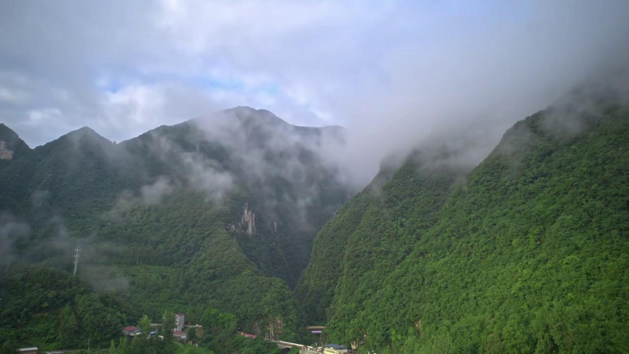 远山 风景 大山 山脉 天空 蓝天 喀斯特视频素材