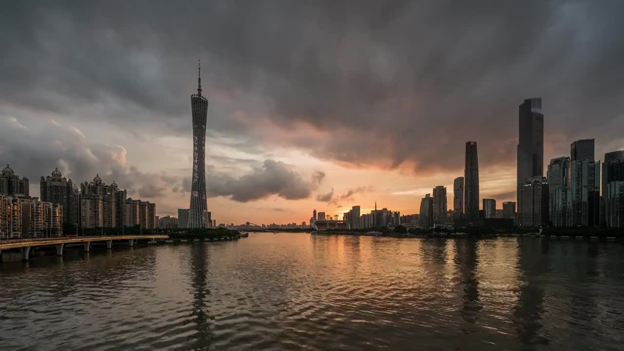 夏季黄昏时分的广州塔景色视频素材