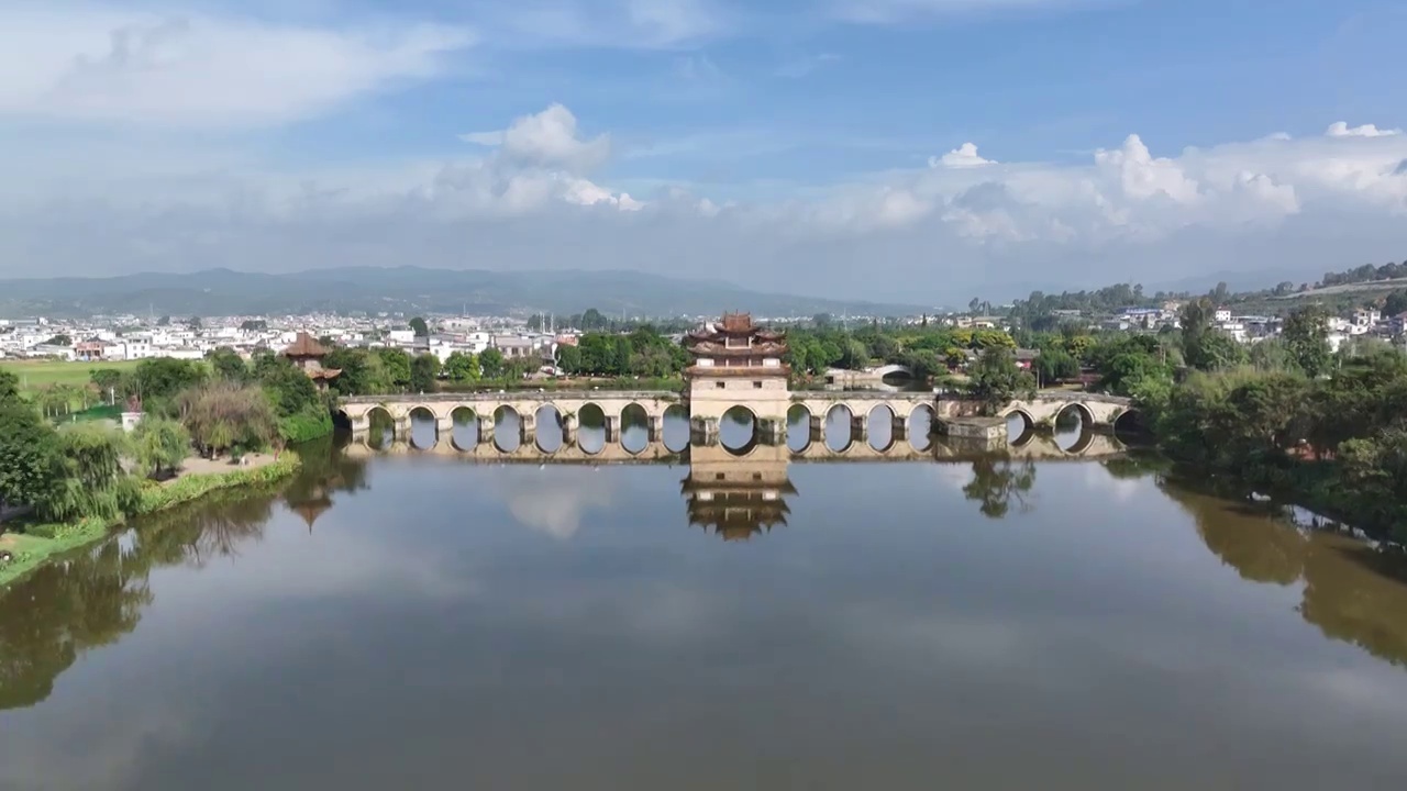 美丽的云南建水双龙桥古桥风貌视频素材