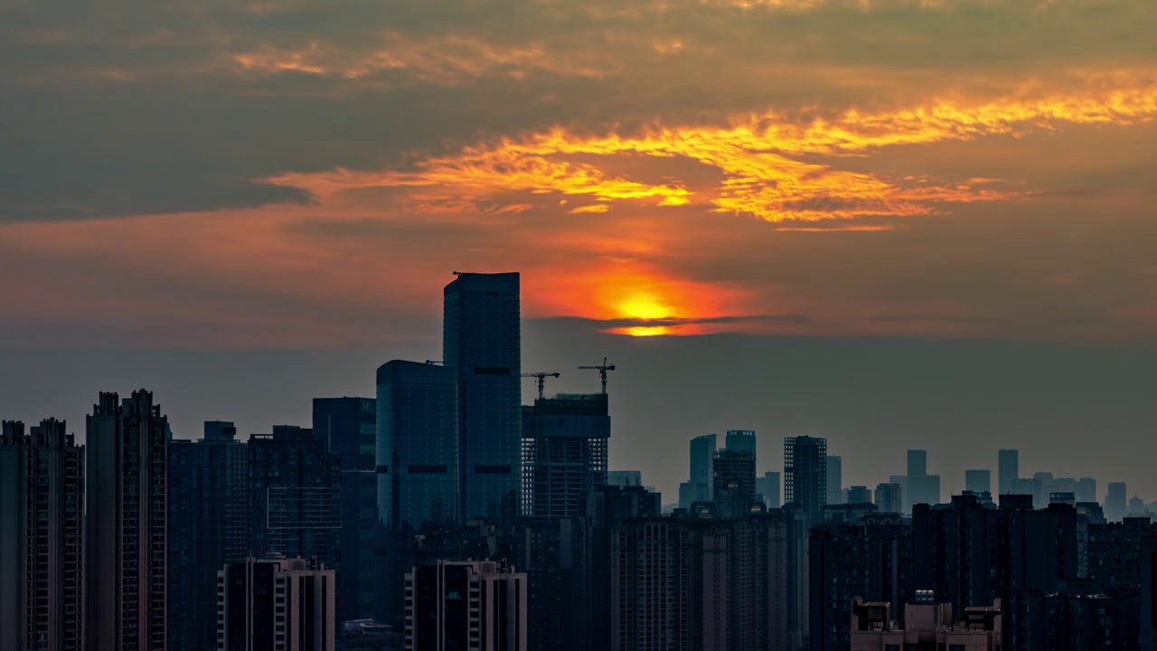 成都夏日夕阳下的城市天际线视频素材