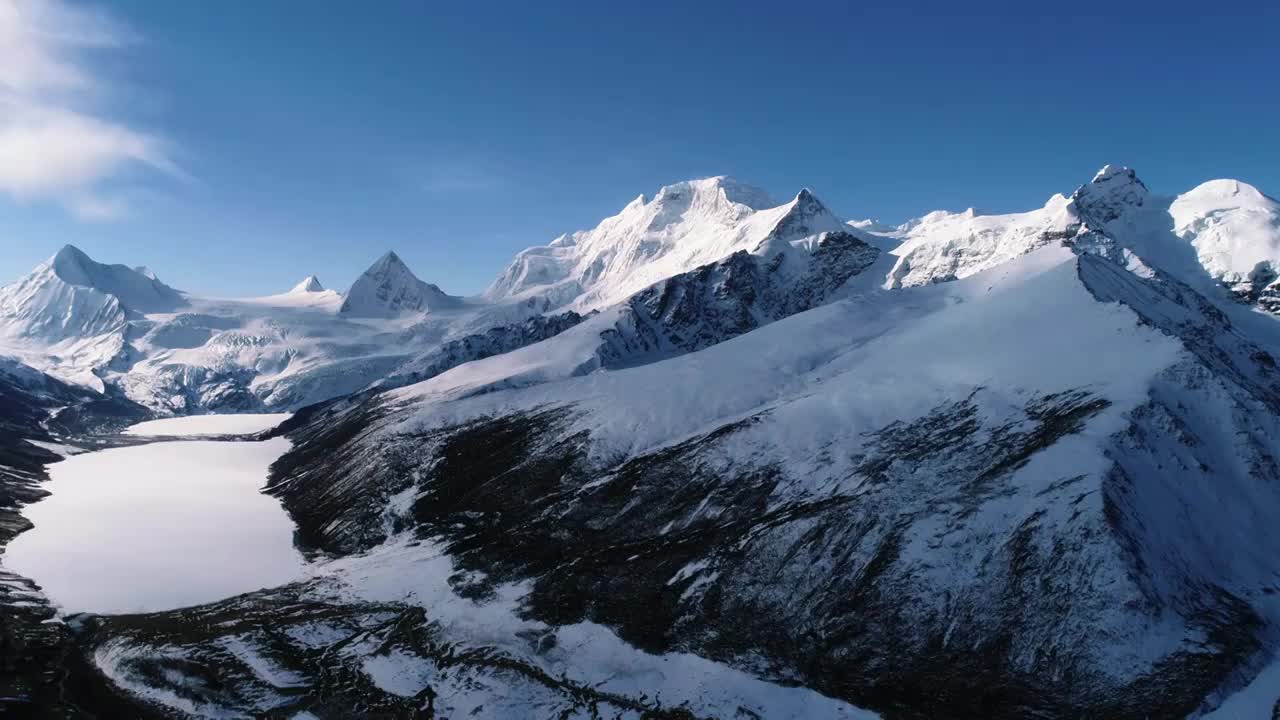 萨普冰天雪地山峰山顶冬天冬季寒冷航拍山脉视频素材