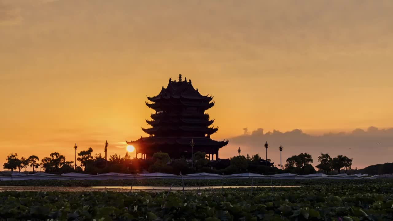 苏州阳澄湖重元寺超级日落晚霞视频素材