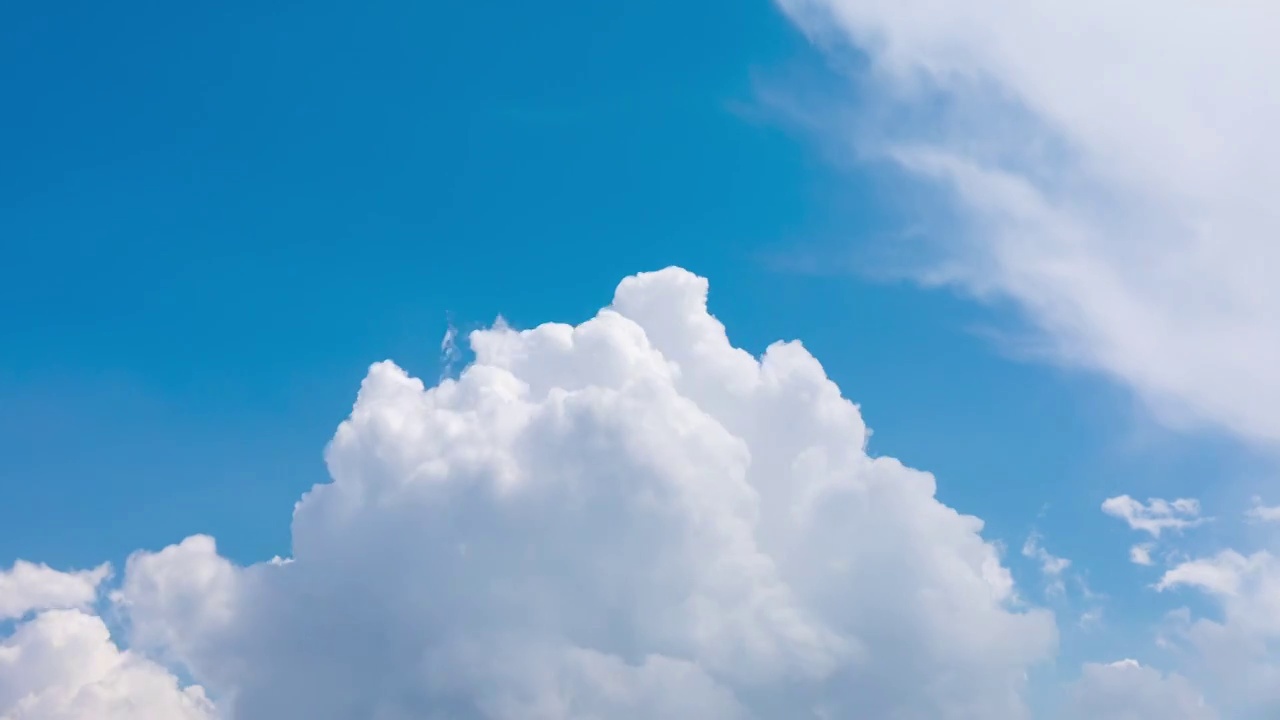 纯净蓝天白色积雨云延时视频素材