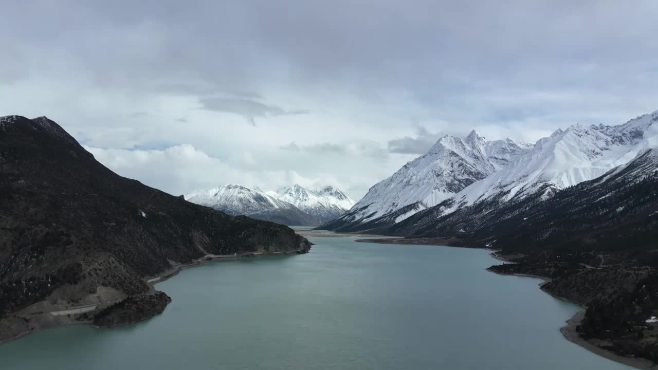 藏东圣湖—然乌湖视频素材