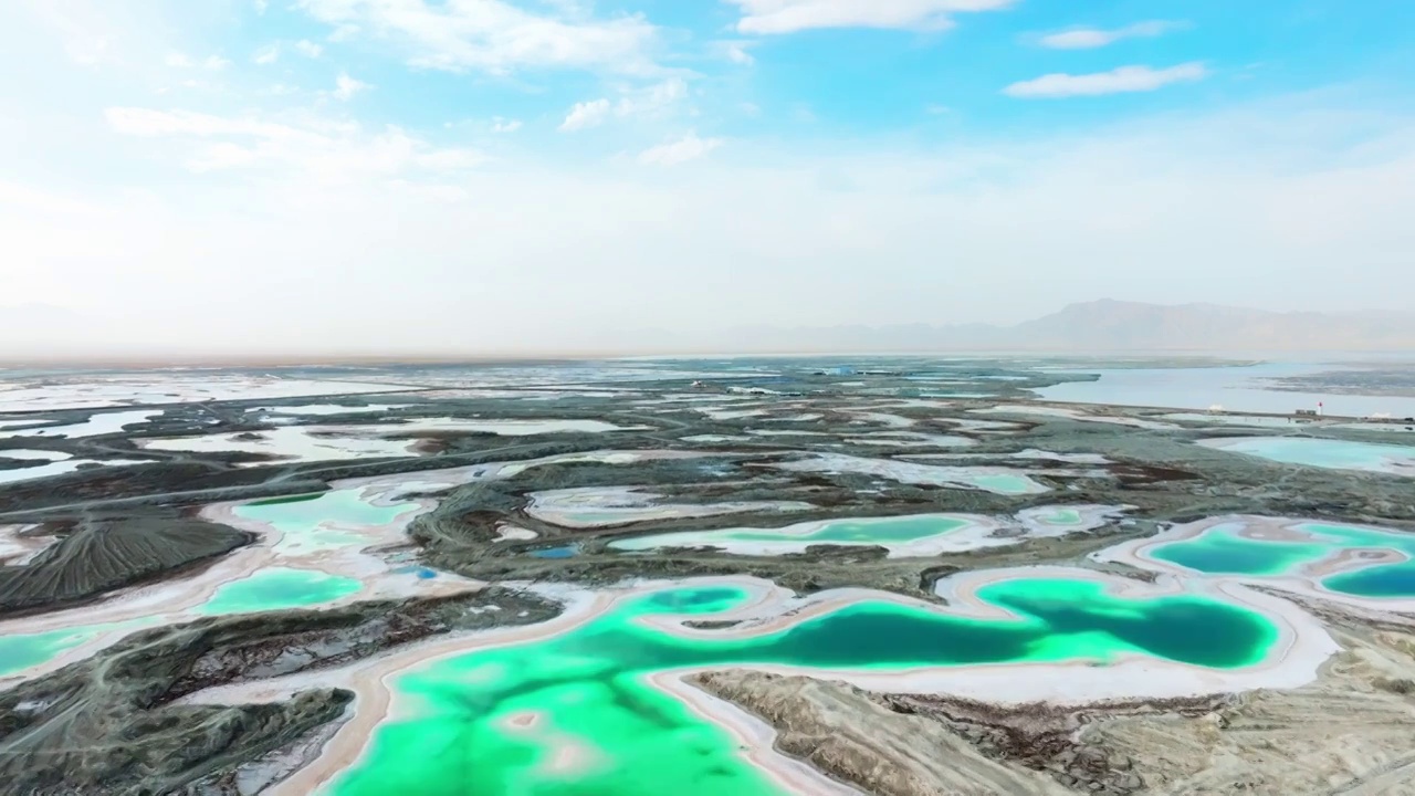 青海大柴旦翡翠湖航拍视频素材