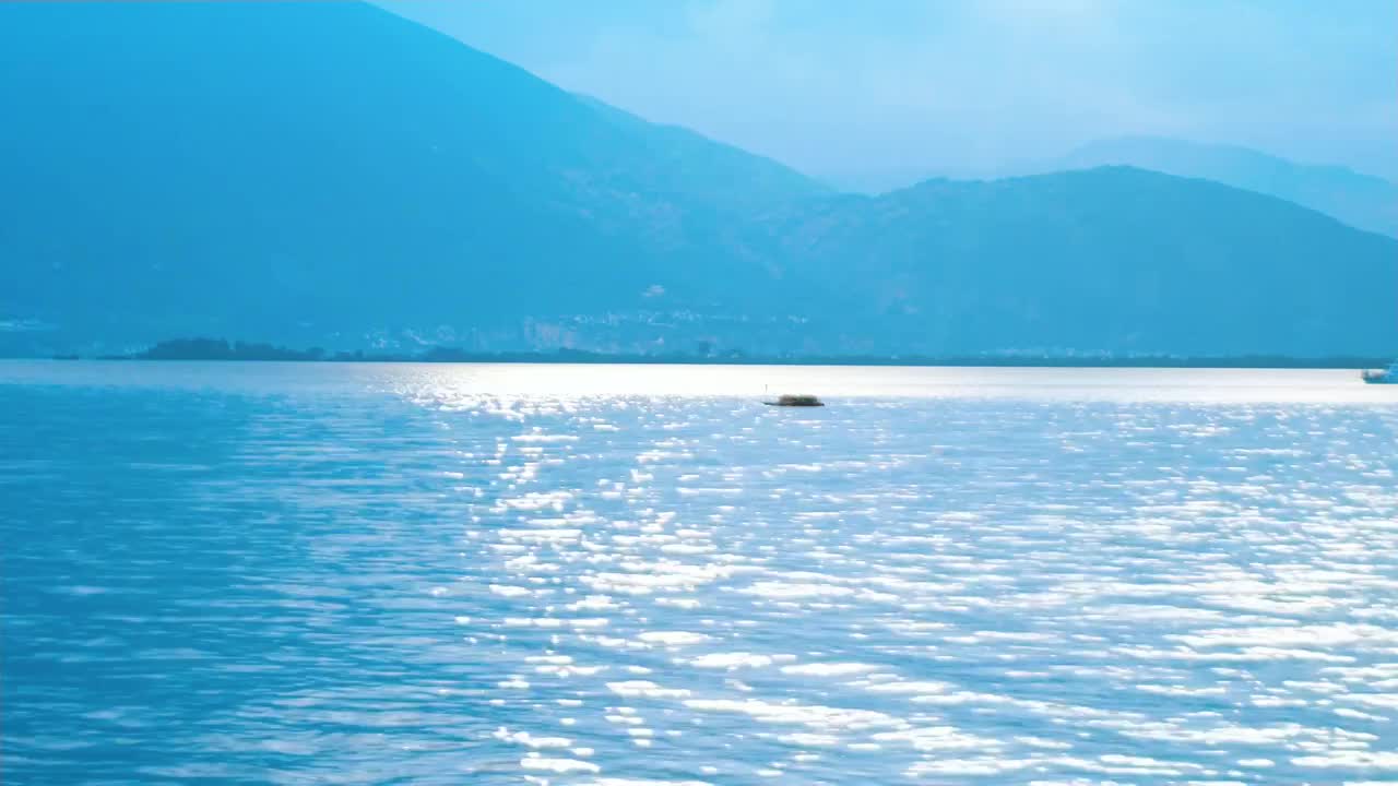 云南大理洱海风景日落波光粼粼海浪轻轻拍打休闲景色人间乐土海天一色空间广阔大气凛然自然地理风景如画美好视频素材