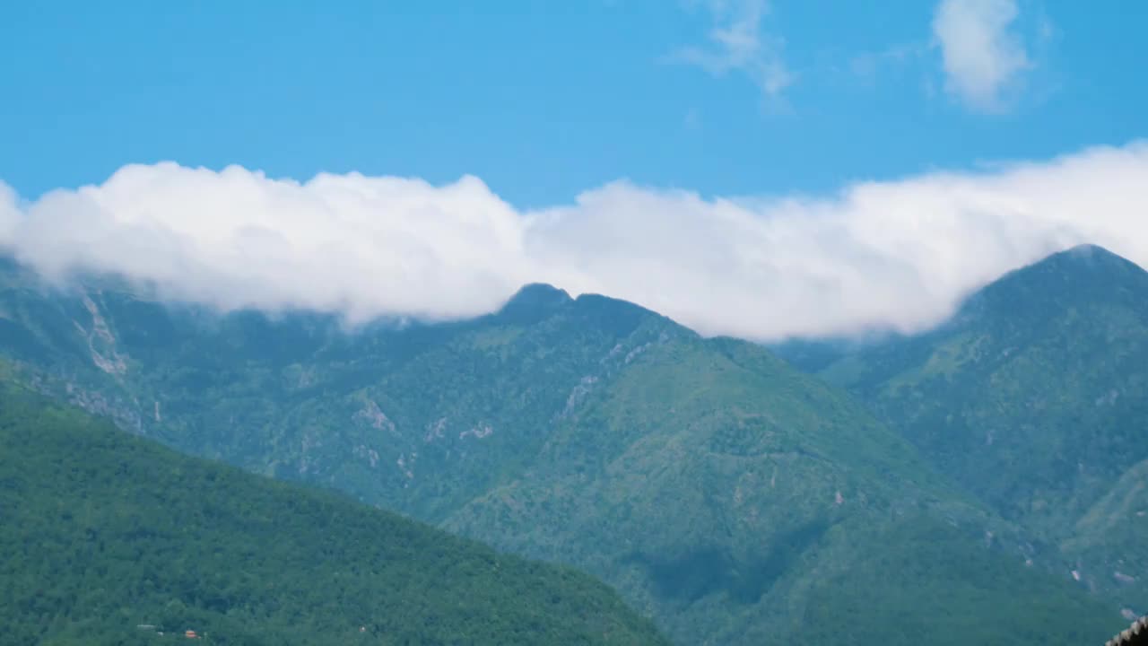 云南苍山下古镇步行街青砖老房子古旧街巷纵横交错岁月沧桑中国大理古城明清时期古风街区中华历史文化传承视频素材