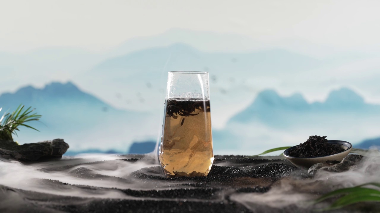 吸收天地精华的茶水视频素材画面3