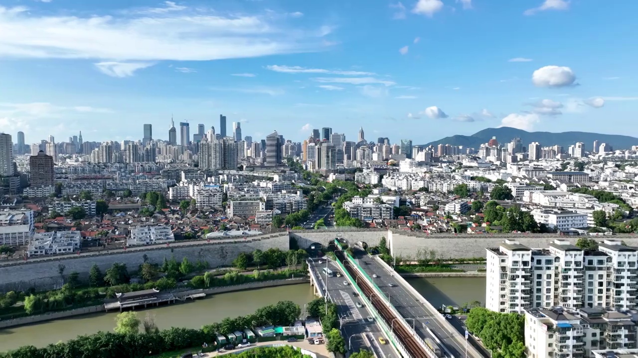 晴朗天气南京城市天际线和城市风光视频素材