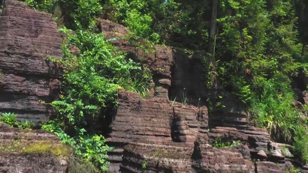 航拍湖南湘西土家族苗族自治州古丈县红石林景区户外风光视频素材画面1