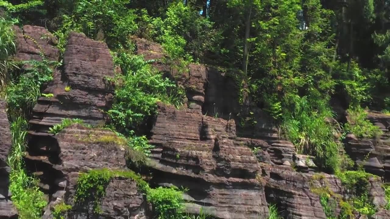 航拍湖南湘西土家族苗族自治州古丈县红石林景区户外风光视频素材画面2