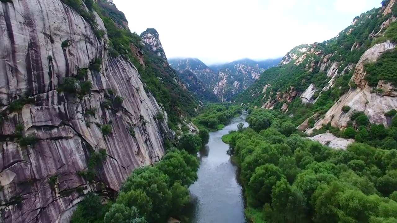 秀丽的山川河流视频下载