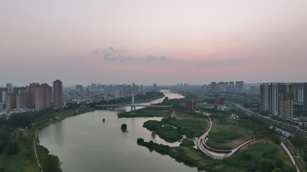 周口沙颍河大庆路桥货船通行视频素材