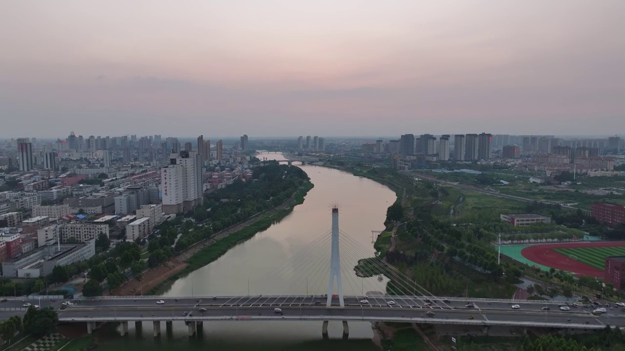 周口沙颍河大庆路桥货船通行视频素材