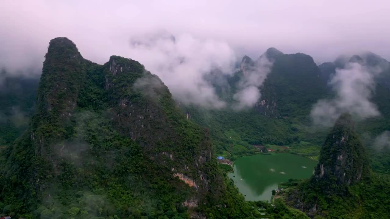 航拍雨后云雾里桂林喀斯特田园风光视频素材