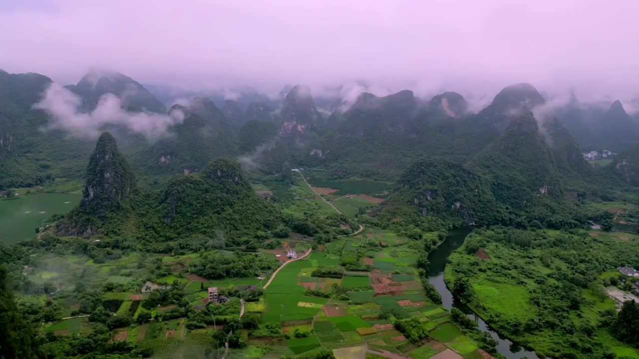 航拍雨后云雾里桂林喀斯特田园风光视频素材