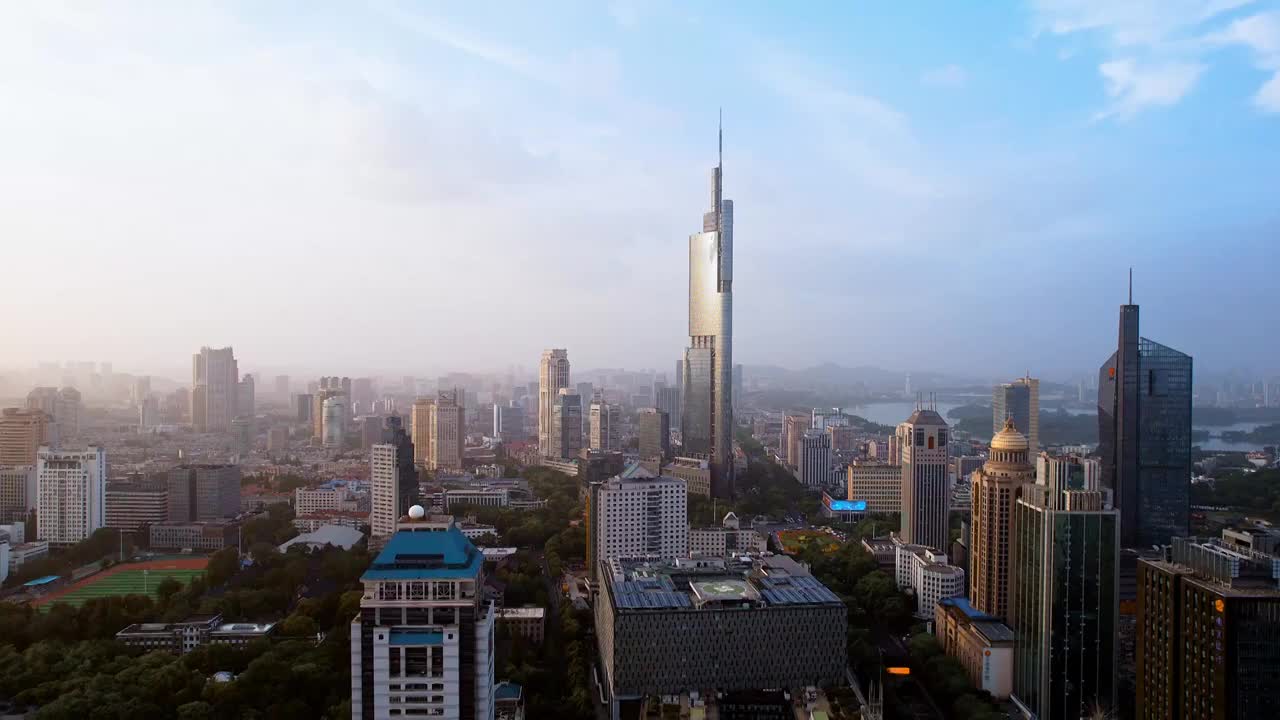 中国江苏南京紫峰大厦城市天际线黄昏风光视频素材