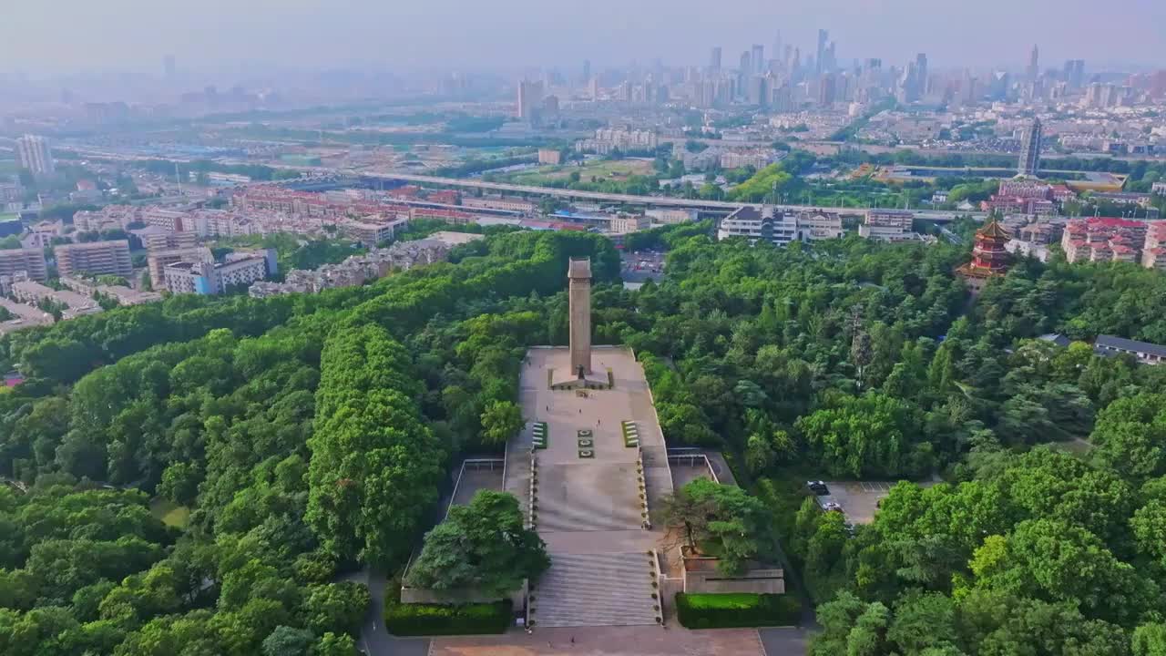 航拍南京雨花台风景区 雨花台烈士陵园 爱国主义教育城市天际线 森林树林夏天夏季春天 名胜古迹视频素材