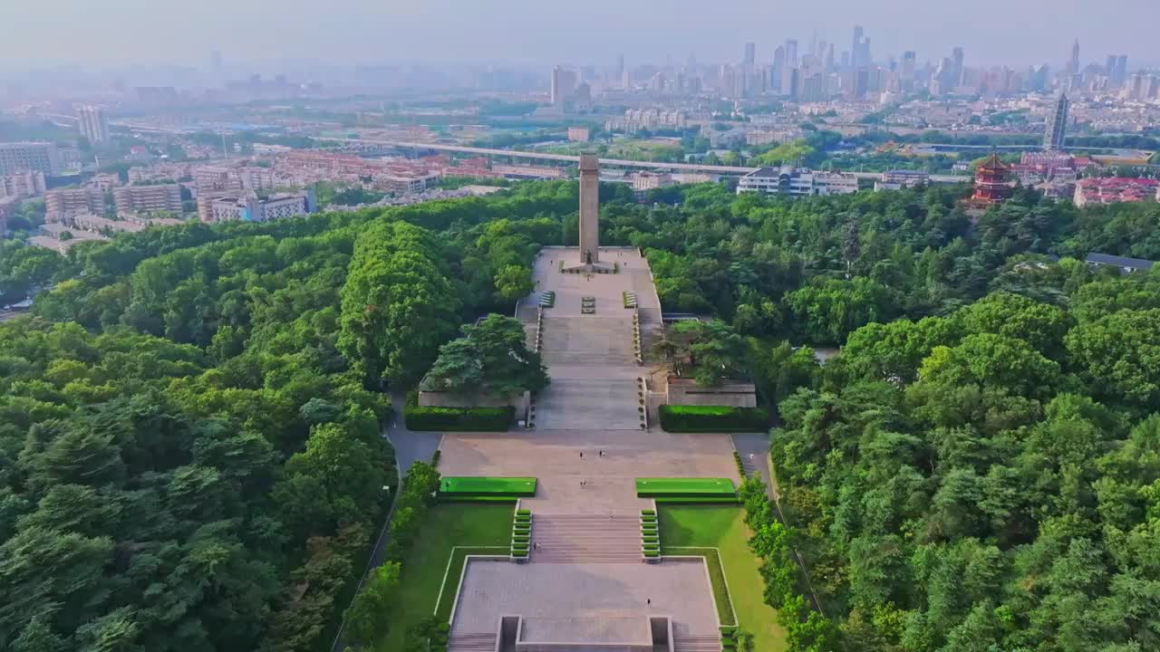 航拍南京雨花台风景区 雨花台烈士陵园 爱国主义教育城市天际线 森林树林夏天夏季春天 名胜古迹视频素材