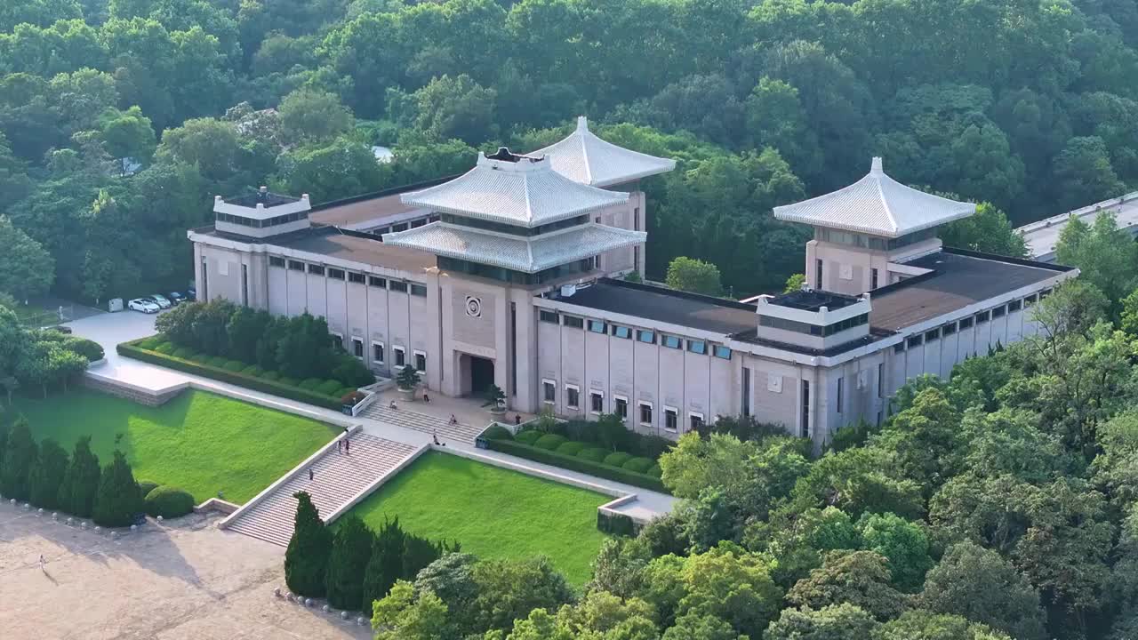 航拍南京雨花台风景区 雨花台烈士陵园 爱国主义教育城市天际线 森林树林夏天夏季春天 名胜古迹视频素材