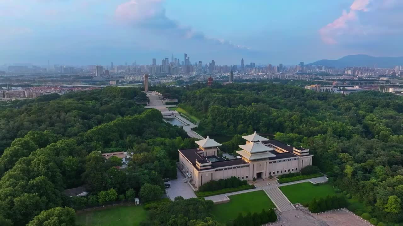 航拍南京雨花台风景区 雨花台烈士陵园 爱国主义教育城市天际线 森林树林夏天夏季春天 名胜古迹视频素材