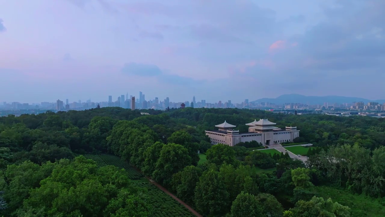 航拍南京雨花台风景区 雨花台烈士陵园 爱国主义教育城市天际线 森林树林夏天夏季春天 名胜古迹视频素材