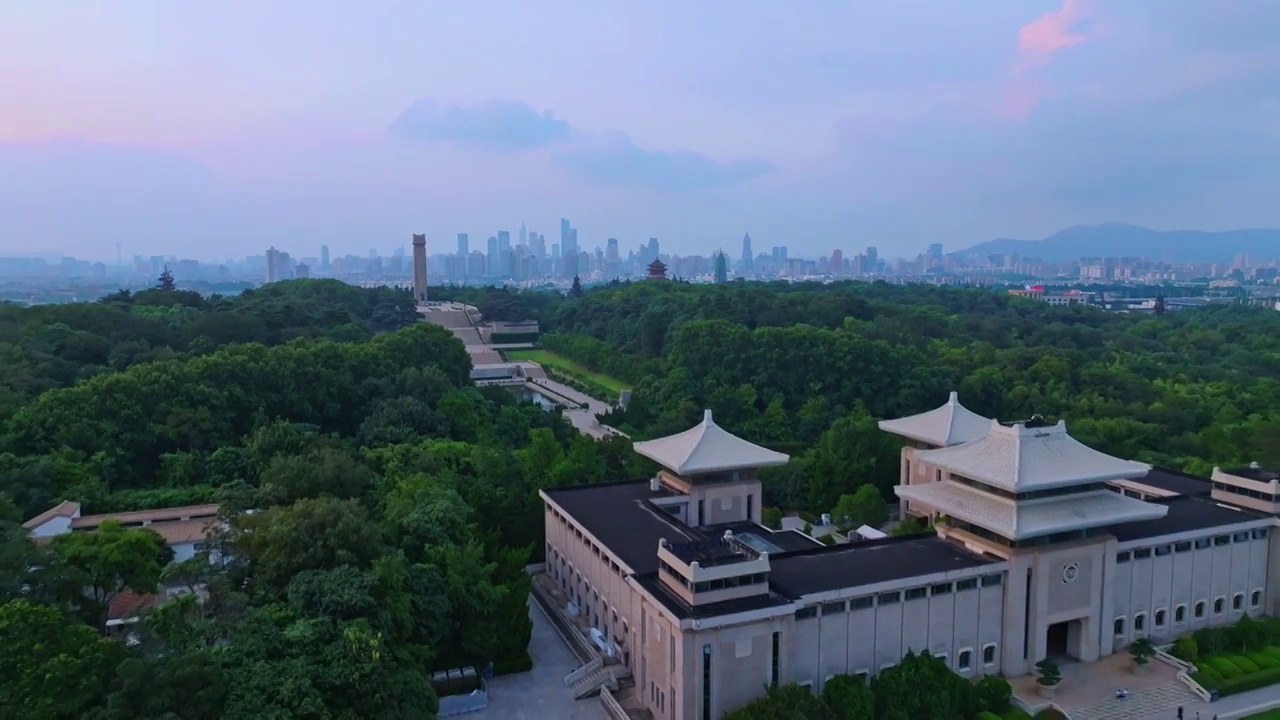 航拍南京雨花台风景区 雨花台烈士陵园 爱国主义教育城市天际线 森林树林夏天夏季春天 名胜古迹视频素材