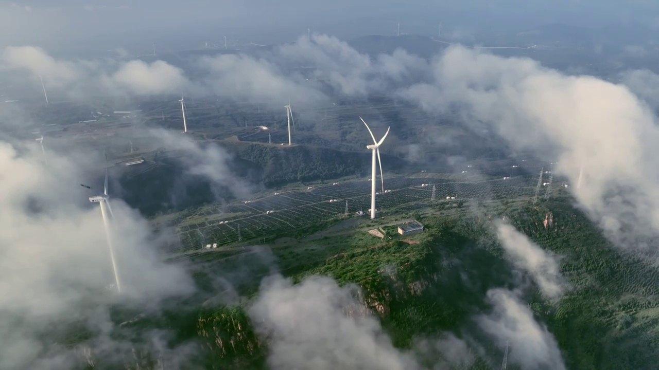 雨过天晴大山云海，风力发电清洁能源，航拍自然风景，经济发展背景视频素材