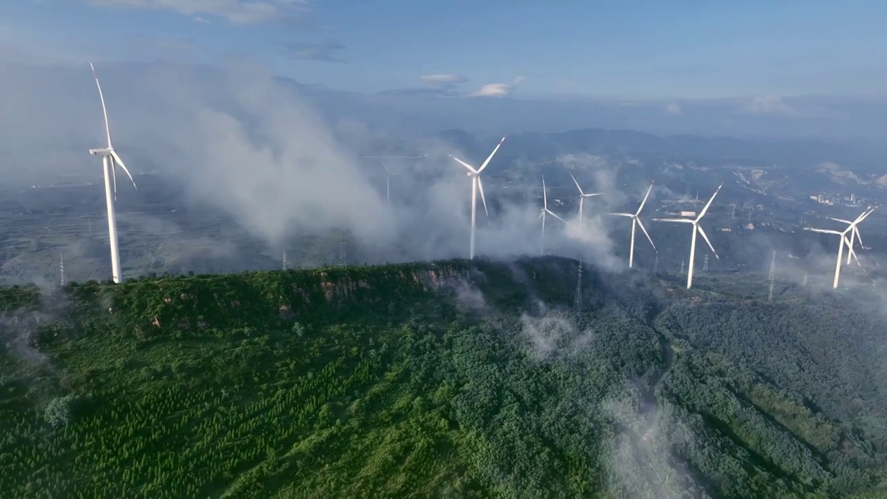 雨过天晴大山云海，风力发电清洁能源，航拍自然风景，经济发展背景视频素材