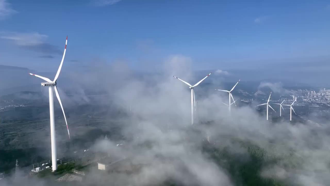 雨过天晴大山云海，风力发电清洁能源，航拍自然风景，经济发展背景视频素材