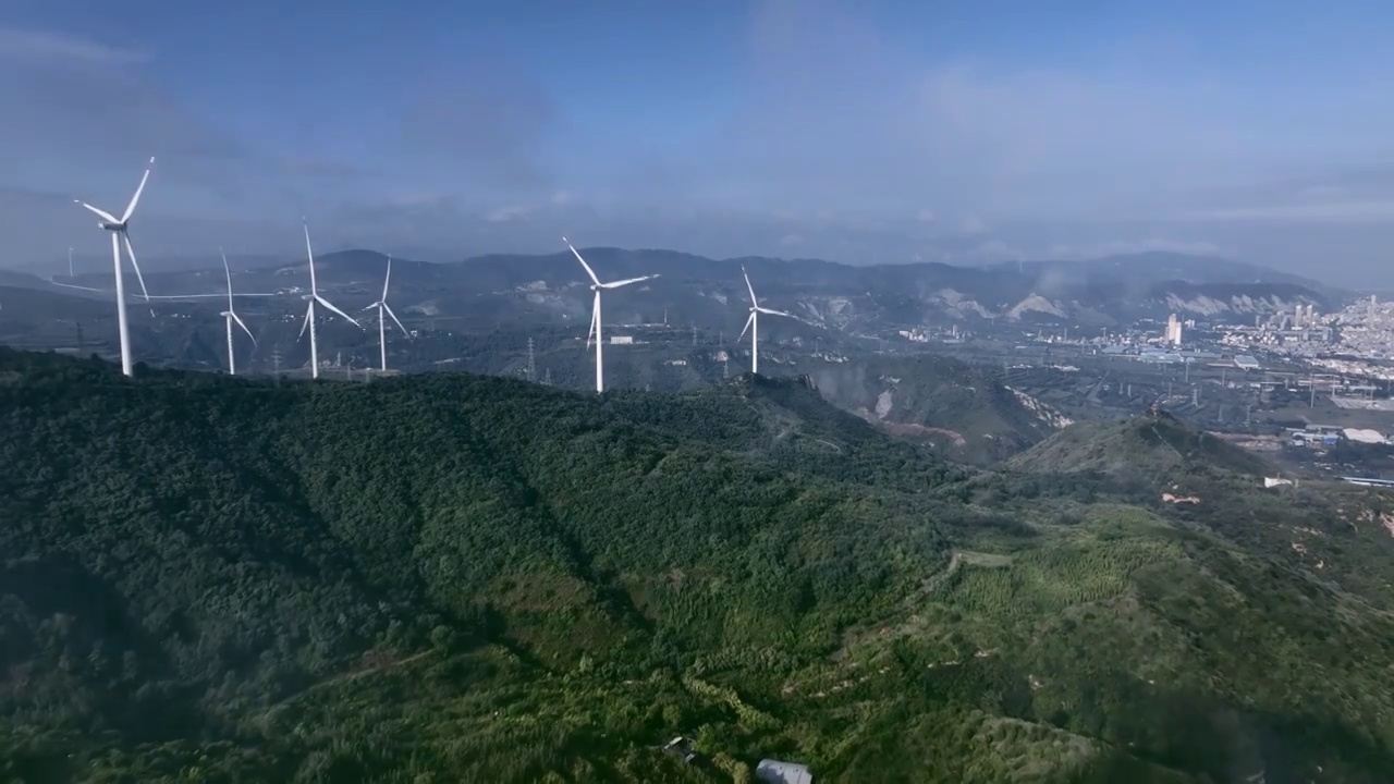 雨过天晴大山云海，风力发电清洁能源，航拍自然风景，经济发展背景视频素材