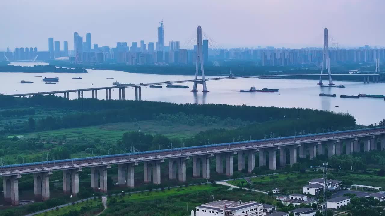 繁忙的南京大胜关大桥，江苏南京视频素材