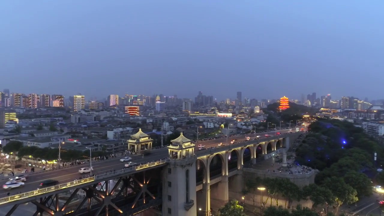 航拍武汉长江大桥夜景视频素材