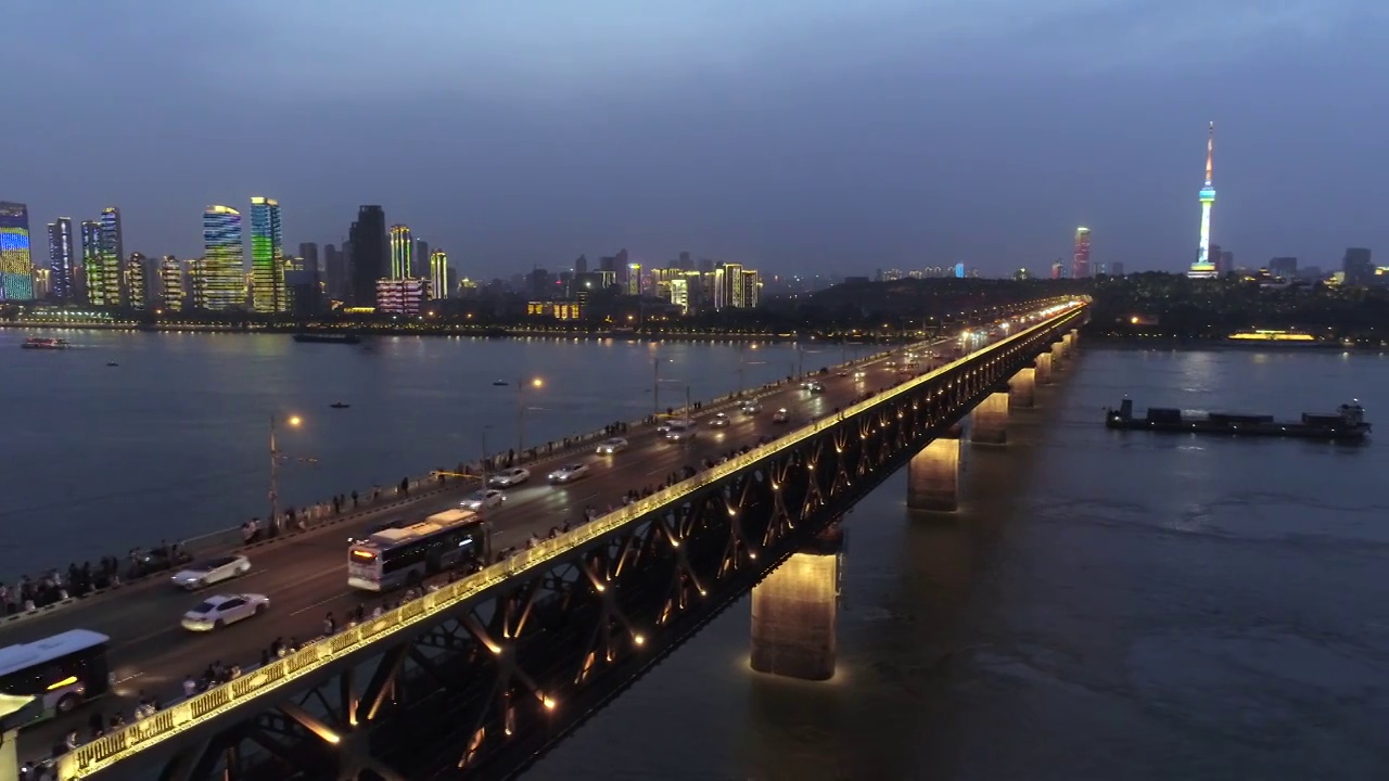 航拍武汉长江大桥夜景视频素材